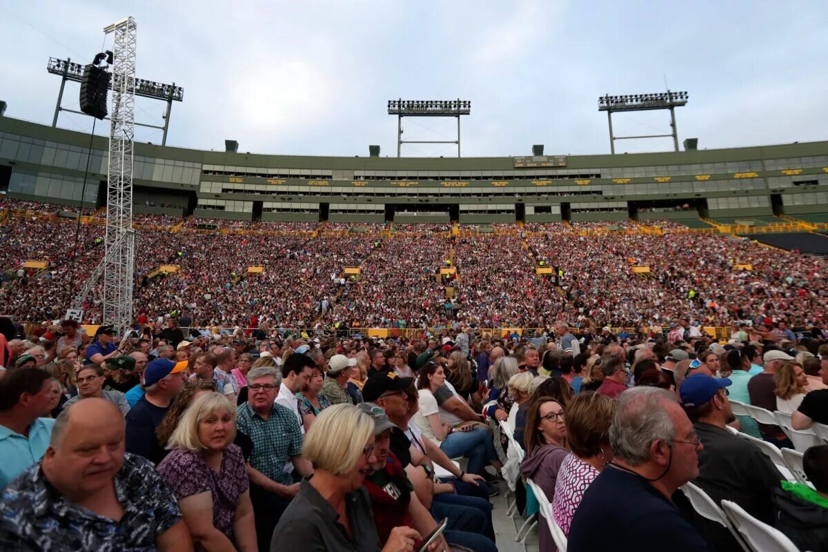 Soldier Field is in list of oldest stadiums in NFL
