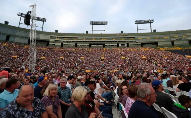 Soldier Field is in list of oldest stadiums in NFL