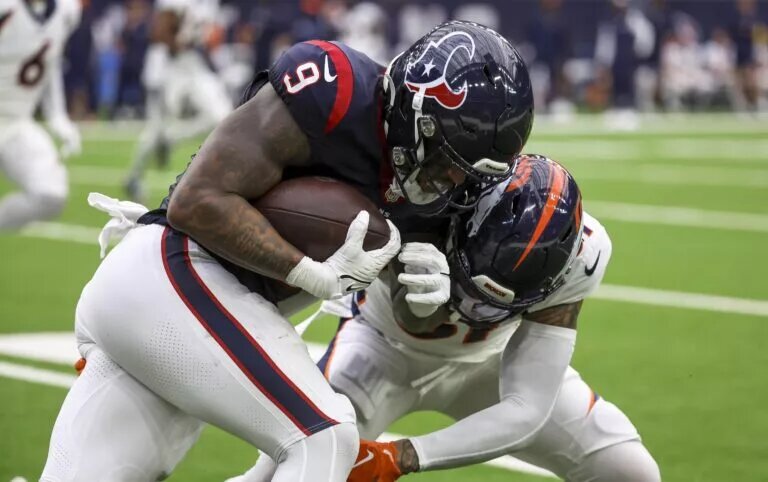 simmons may sign with eagles