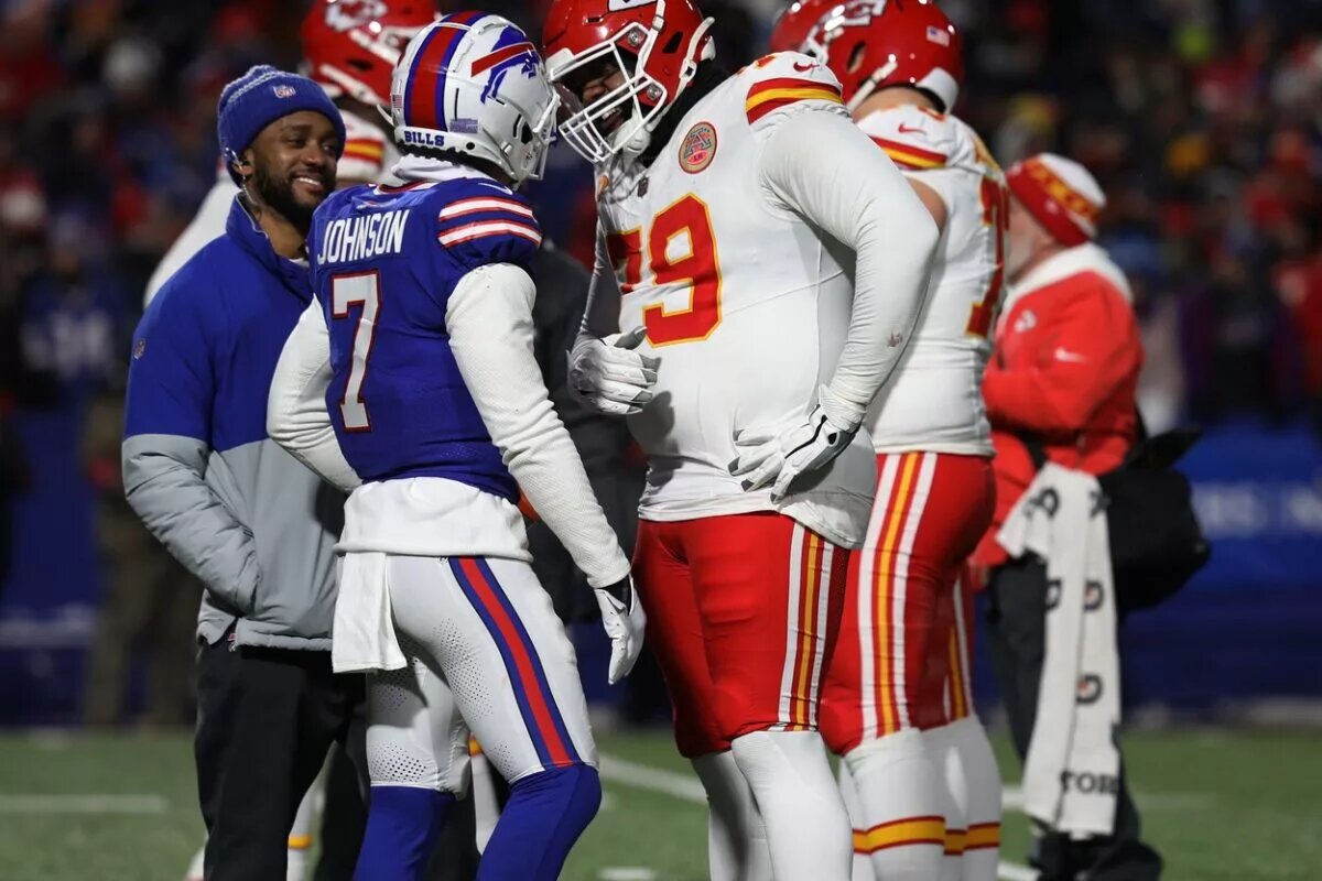 Donovan Smith Free Agent