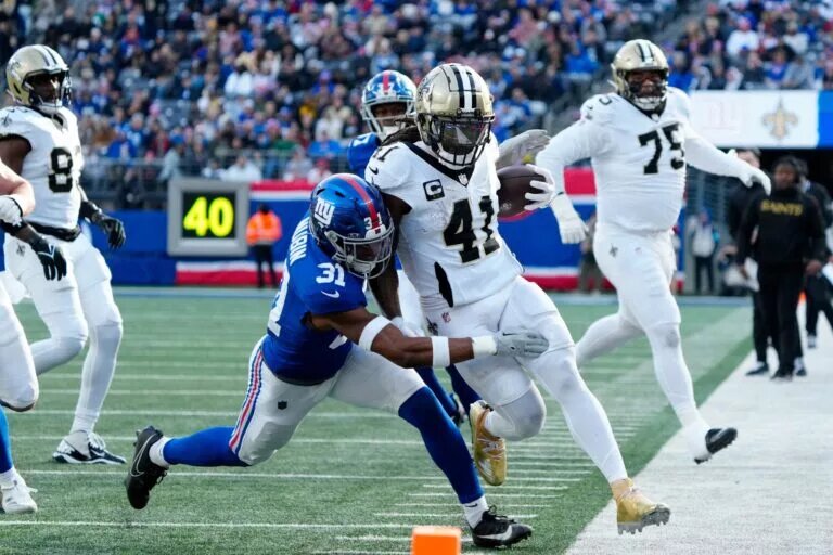 Alvin Kamara Playing