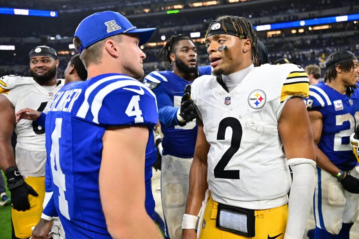 Justin Fields backup quarterback of the Pittsburgh Steelers