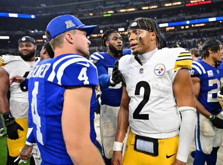Justin Fields backup quarterback of the Pittsburgh Steelers