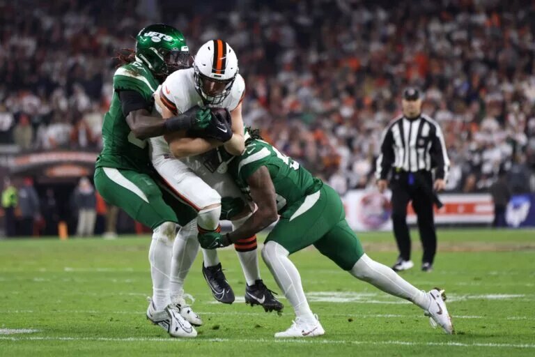 cj mosley free agent