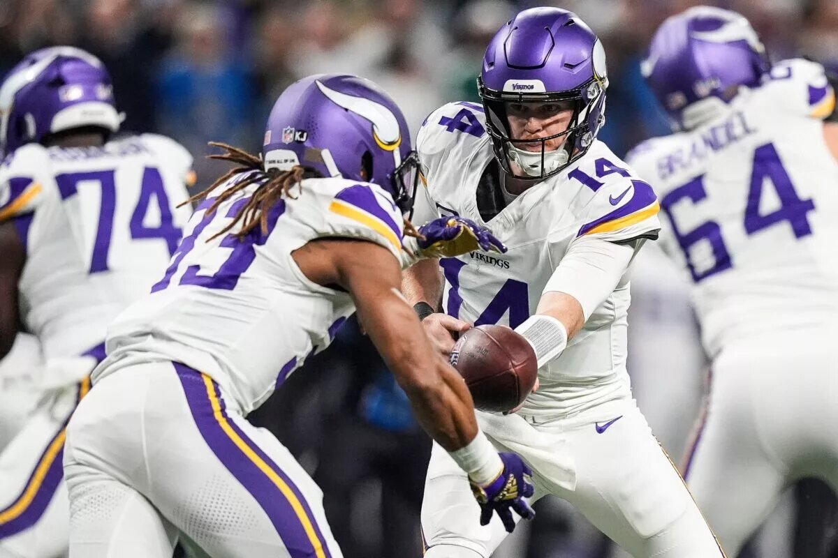 Aaron Jones Free Agent