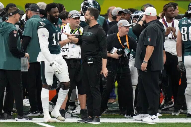 Josh Sweat Free Agent