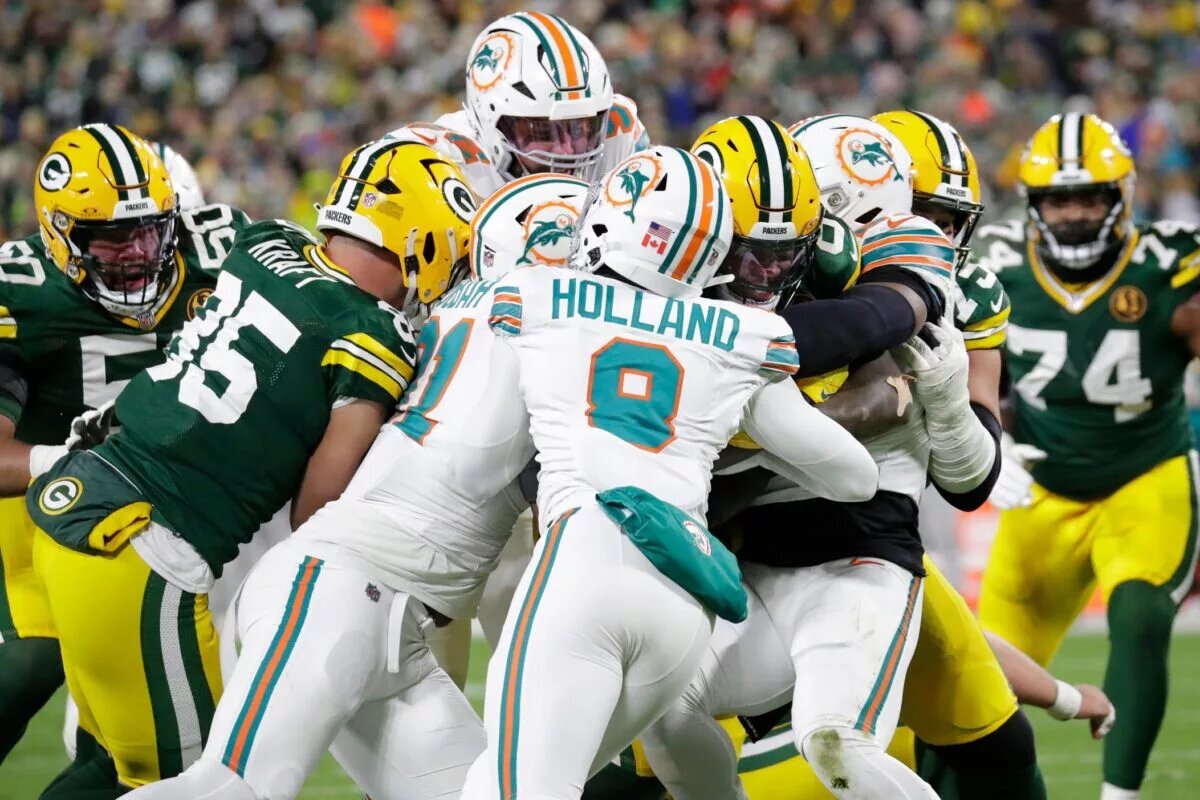 Free agent safety Jevon Holland