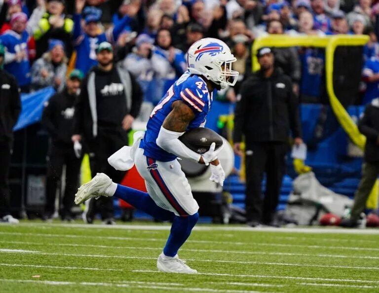 Cornerback Christian Benford