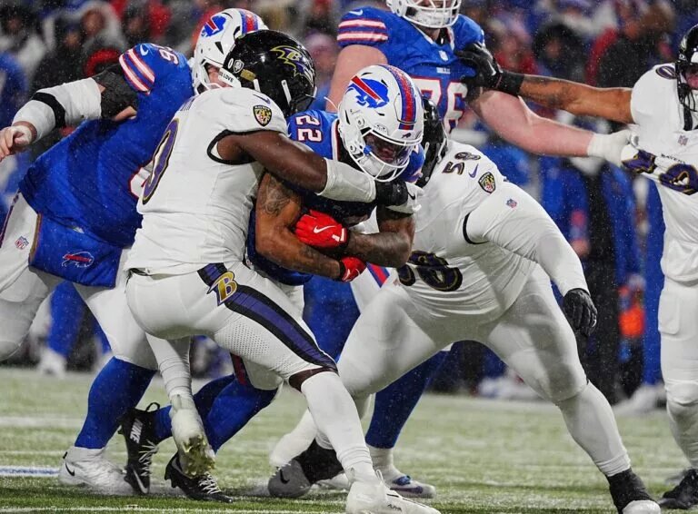 Defensive Tackle Michael Pierce