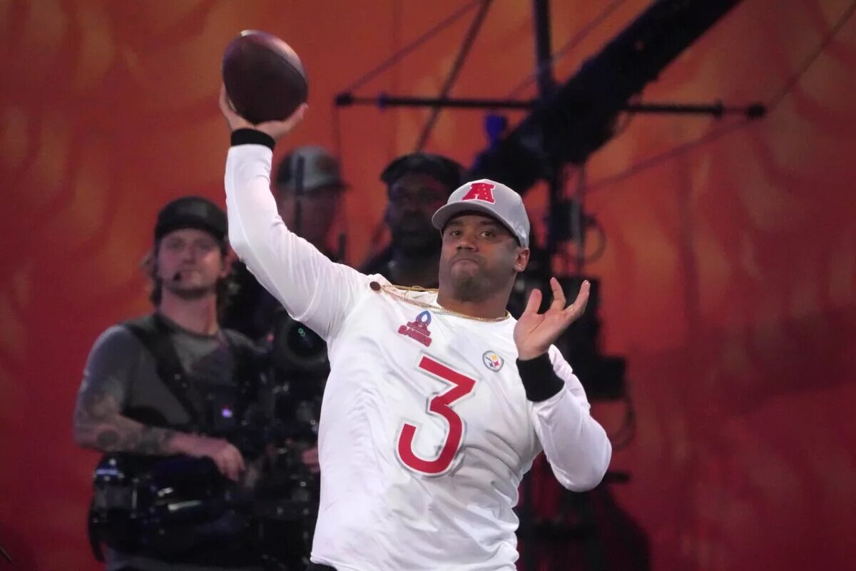 Russell Wilson Is A Giant