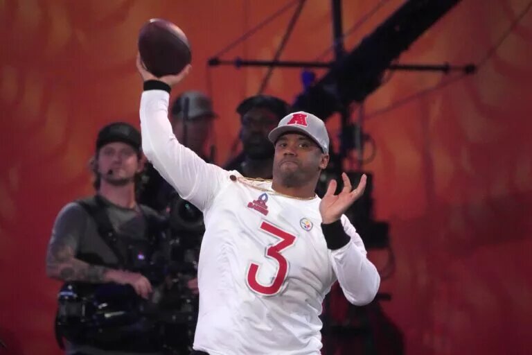 Russell Wilson Is A Giant