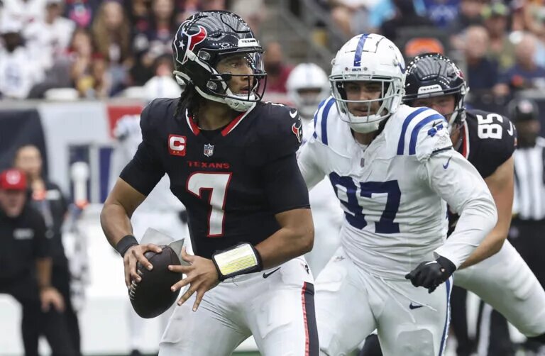 Laiatu Latu Colts Defense