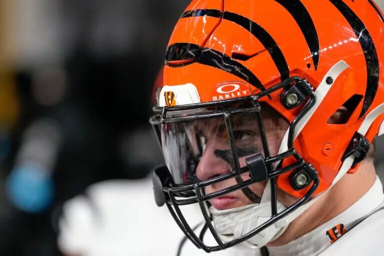 nfl trey hendrickson trade