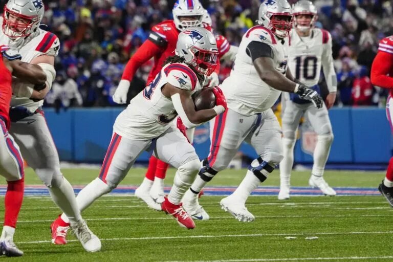 patriots treyveyon henderson draft