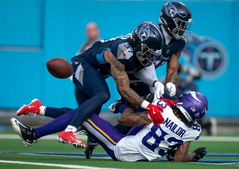 titans trade amani hooker