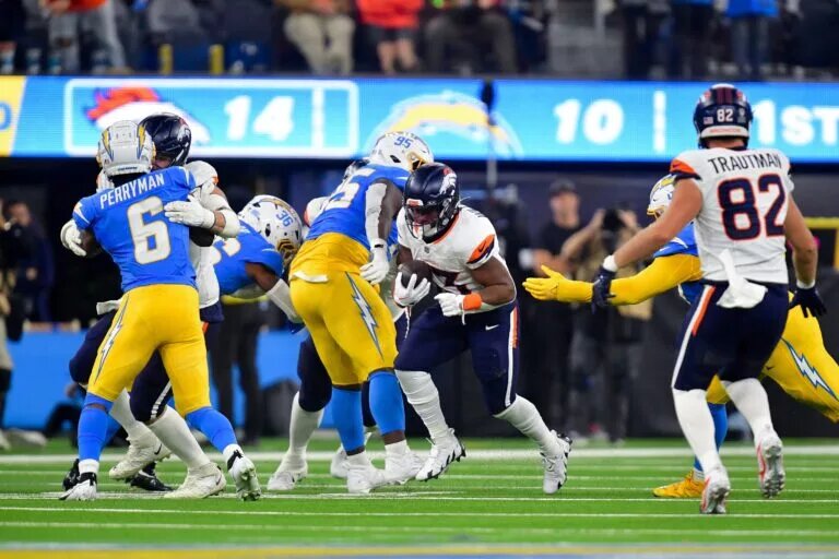 cowboys cut javonte williams