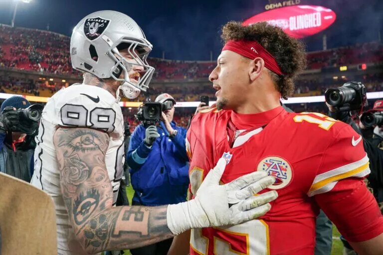 Patrick Mahomes Chiefs Maxx Crosby