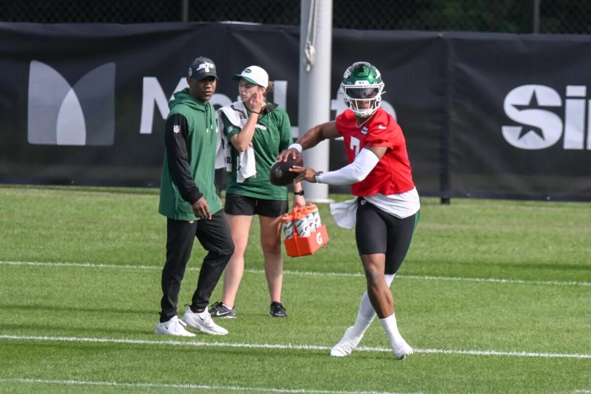 Justin Fields, quarterback, New York Jets