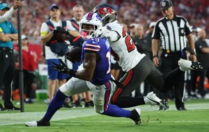 buccaneers waive shilo sanders