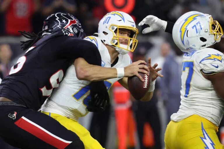 texans trade denico autry