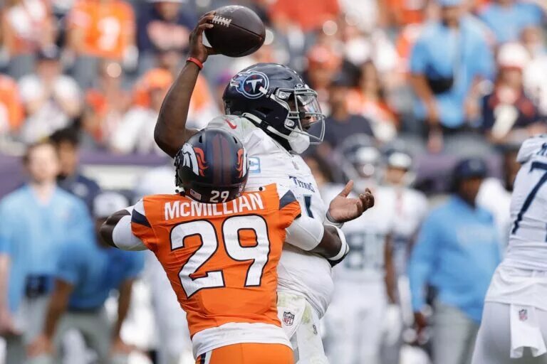 broncos challenge traveling titans