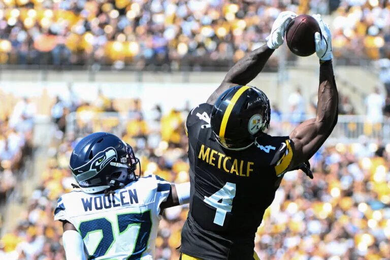 DK Metcalf Week 10 wide receivers to start