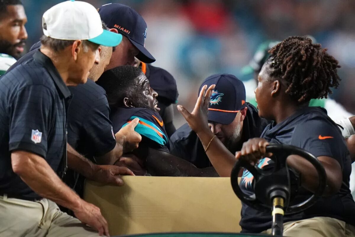dolphins cut tyreek hill