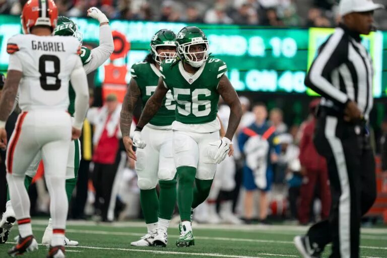 Quincy Williams benching