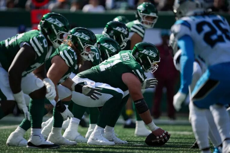 Jets Sign Starting Center Josh Myers to a Two-Year Extension