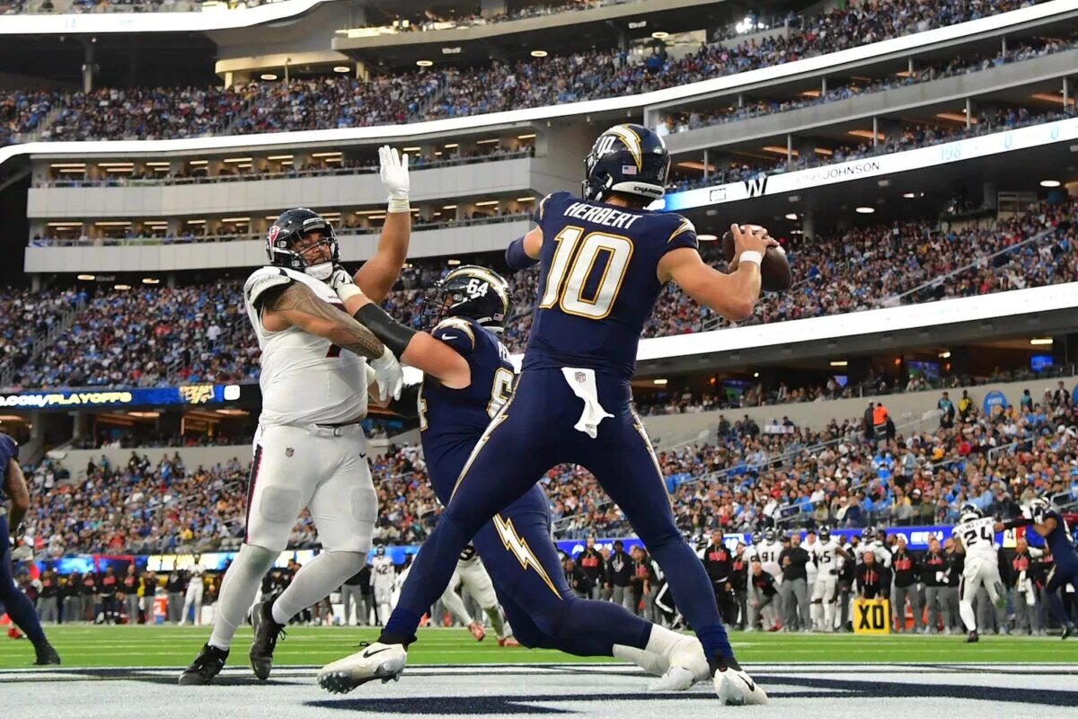 Justin Herbert Week 17 Grades AFC West