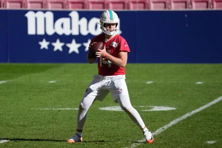 Quinn Ewers Dolphins