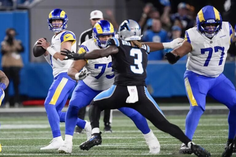 Matthew Stafford Finger