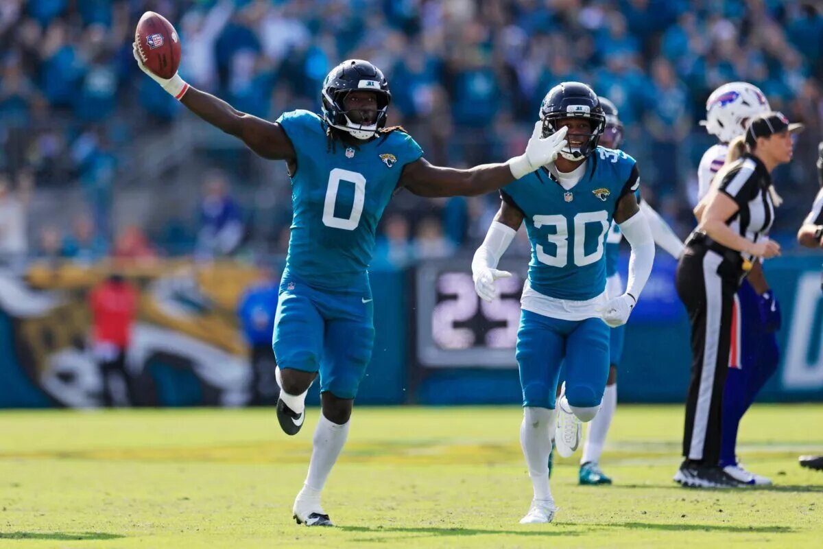 Devin Lloyd Jacksonville Jaguars LB joins Carolina Panthers in free agency