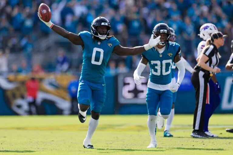 Devin Lloyd Jacksonville Jaguars LB joins Carolina Panthers in free agency