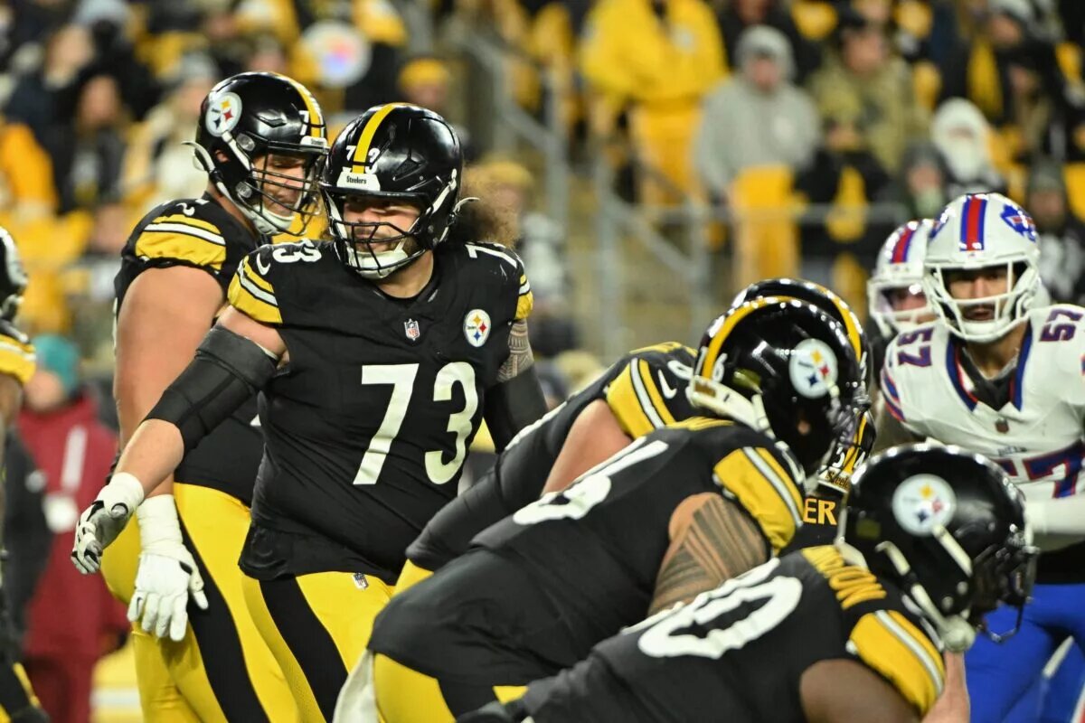 Isaac Seumalo Contract