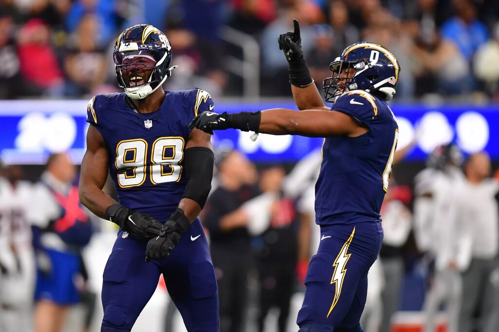 Odafe Oweh Former First-Round Pick With 30.5 Career Sacks Signs Contract