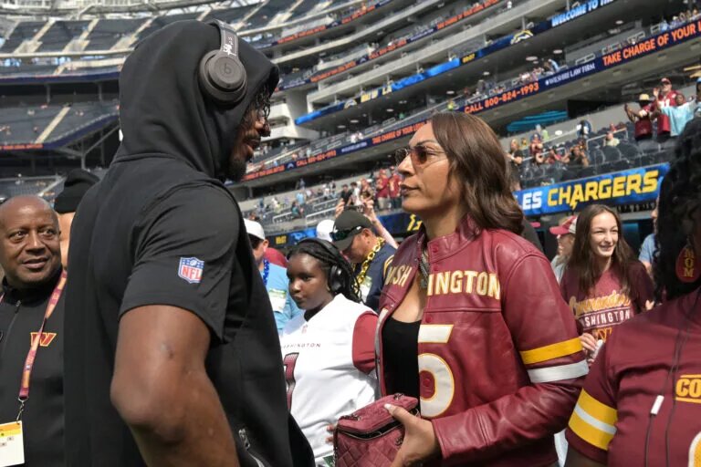 Jayden Daniels and his mom, Regina Jackson