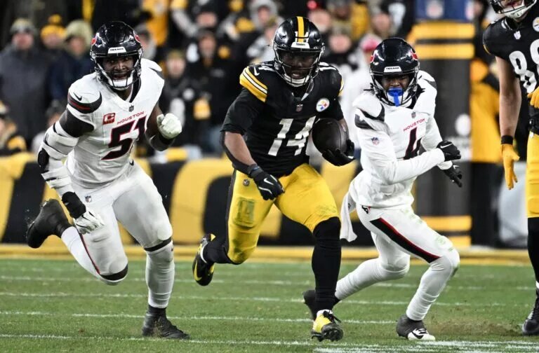 Running Back Kenneth Gainwell Could Be the X-Factor for Tampa Bay's Offense