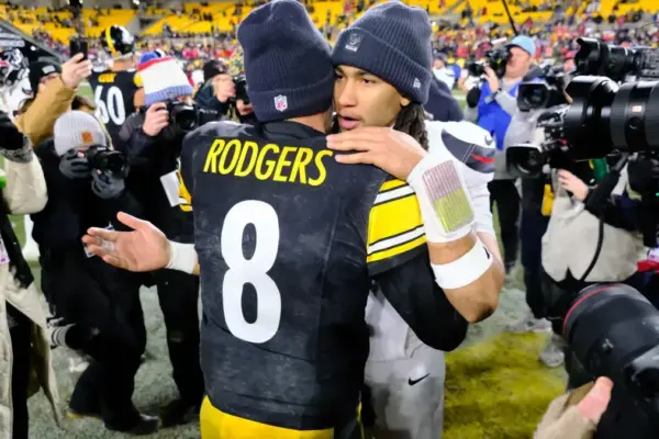 Report: Desperate Steelers “Praying” Aaron Rodgers Returns