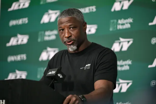 Jets’ Head Coach Aaron Glenn Discusses Geno Smith Following Brendan Sorsby’s Supplemental Draft Announcement