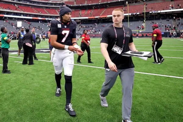 Texans Rumors: Stalled $36M Contract Talks Could Cause Immediate Danger