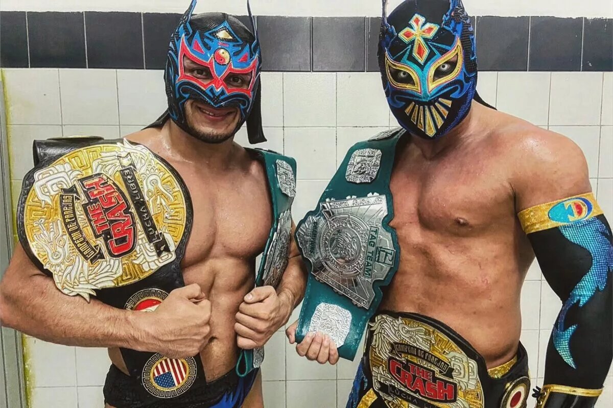 Hermanos Lee With titles