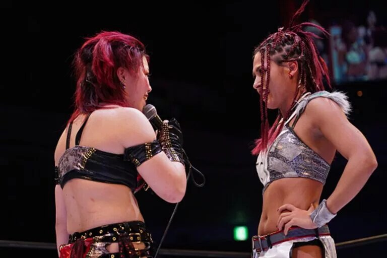 Stardom Supreme Fight - Image of Giulia and Suzu Suzuki talking trash