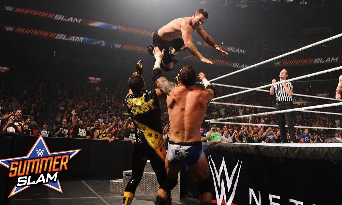 Stephen Amell wrestling at WWE SummerSlam 2015.