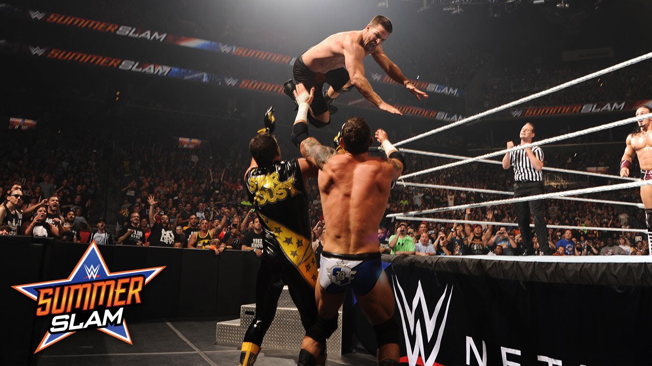 Stephen Amell wrestling at WWE SummerSlam 2015.