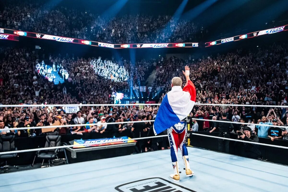 A photo of the WWE Backlash 2024 crowd in France.