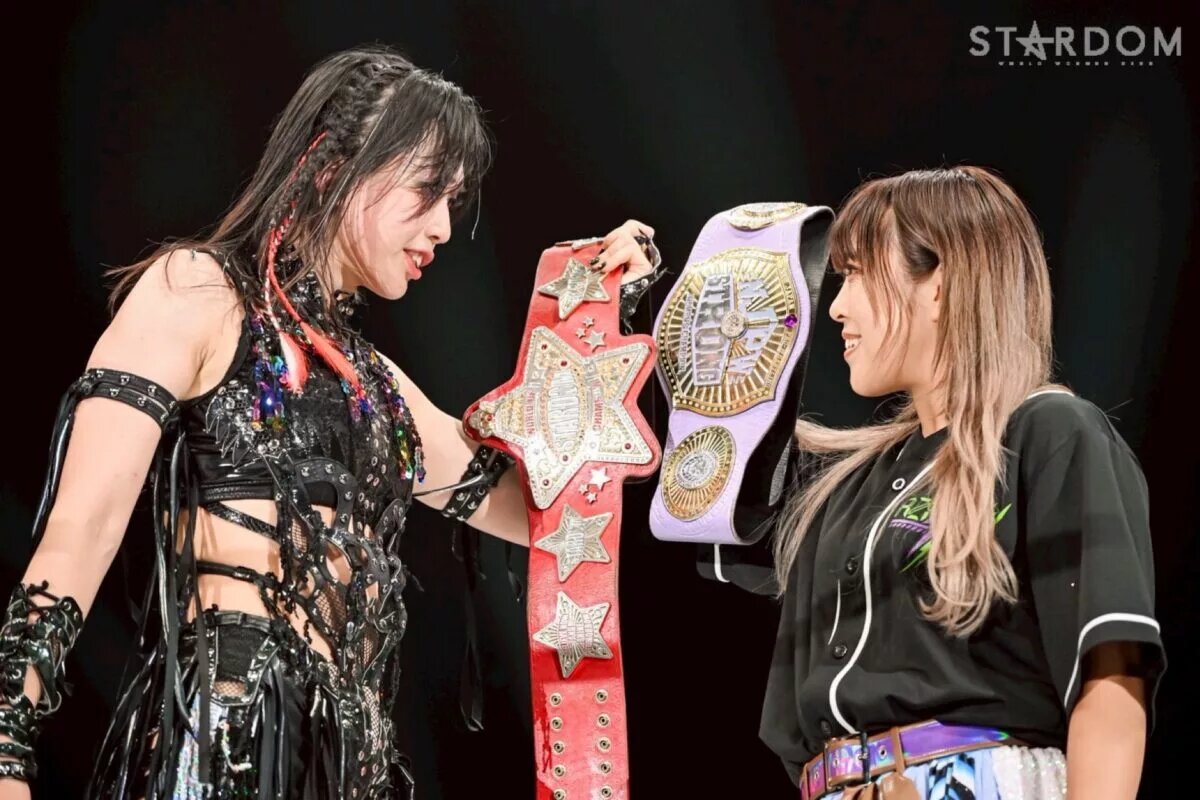 A photo of World Wonder Ring STARDOM wrestlers, Saya Kamitani and AZM.