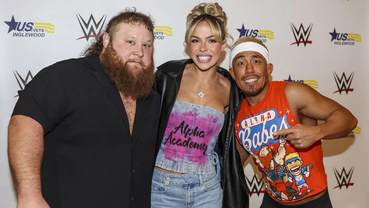 The WWE and Snickers Christmas Advert features Otis and Maxxine Dupri