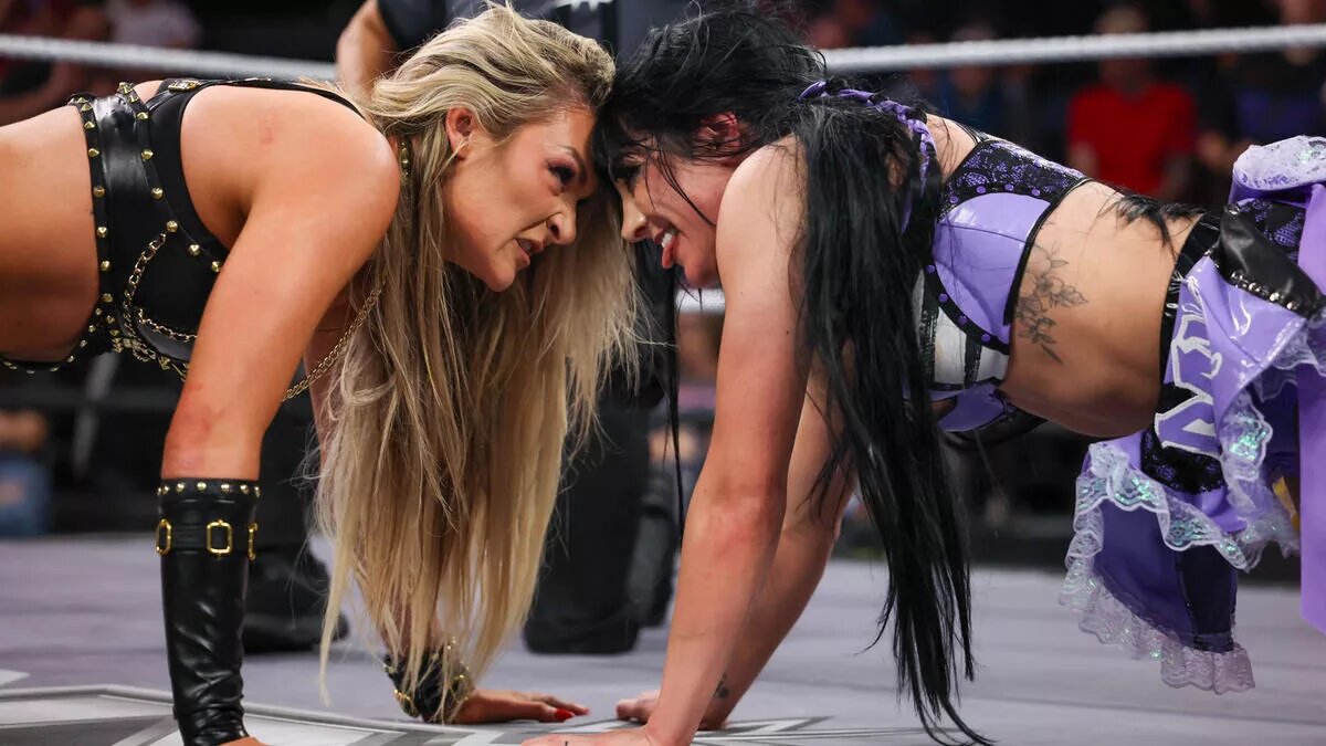 Izzi Dame and Tatum Paxley competing at NXT New Year's Evil