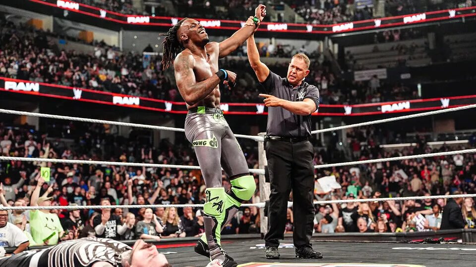 Je'Von Evans qualified for the Men's Elimination CHamber match last night on RAW